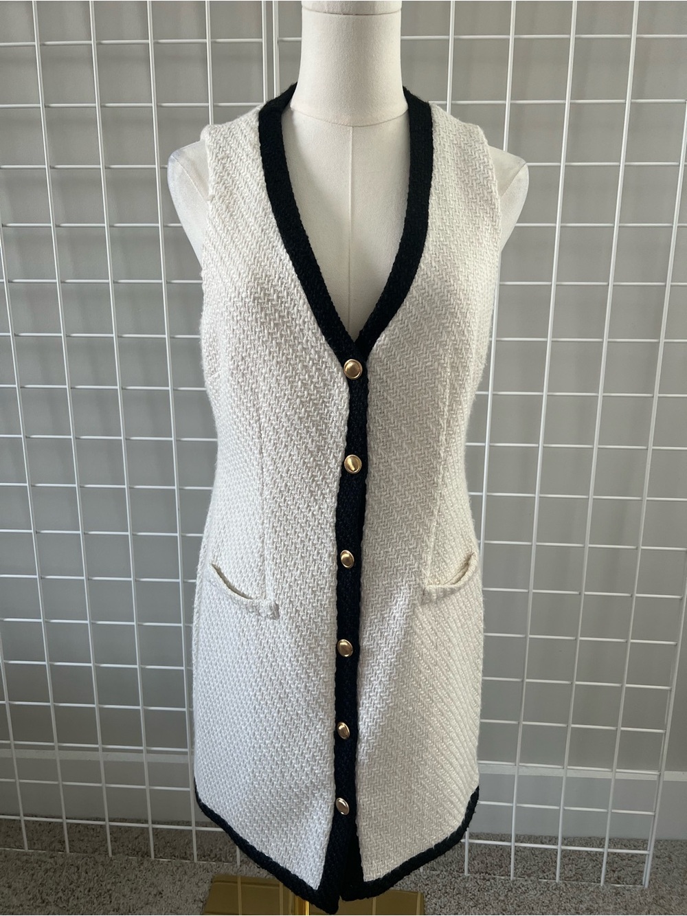 BeBop Ivory/Black Tweed Vest Dress Sleeveless V-Neck Lined Sz M Gold Buttons